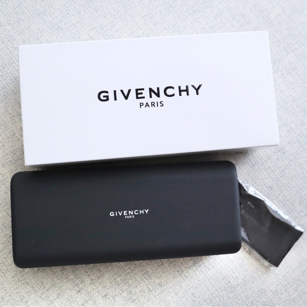 GIVENCHY Paris Case for Glasses - NIB